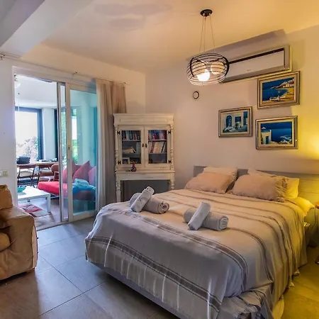 펜션 Summer House 2br Wgarden Close To Gundogan Beach