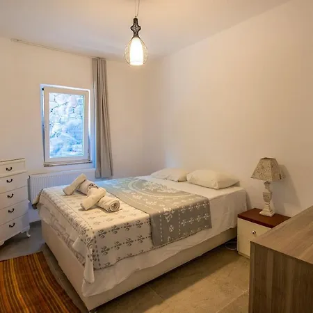 Summer House 2br Wgarden Close To Gundogan Beach 펜션 Bodrum