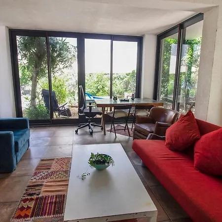 펜션 Summer House 2br Wgarden Close To Gundogan Beach *