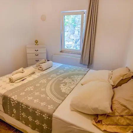 펜션 Summer House 2br Wgarden Close To Gundogan Beach *