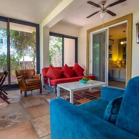 Summer House 2br Wgarden Close To Gundogan Beach 펜션 Bodrum
