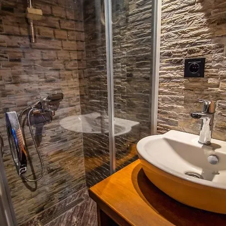 펜션 Summer House 2br Wgarden Close To Gundogan Beach *