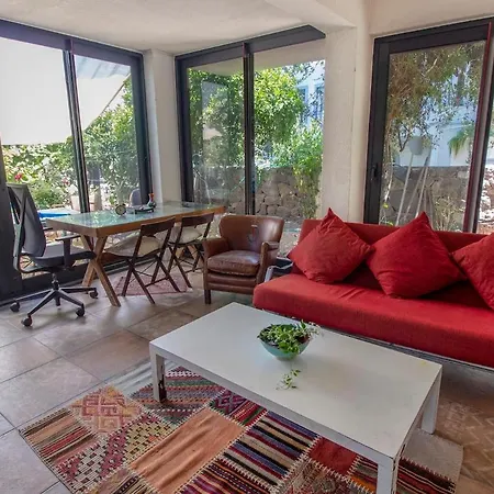 Summer House 2br Wgarden Close To Gundogan Beach 펜션 Bodrum